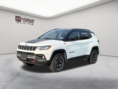 Used 2026 Jeep Compass Trailhawk AWD/4WD image 4
