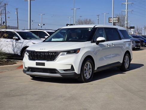 Certified 2024 Kia Carnival LX image 2