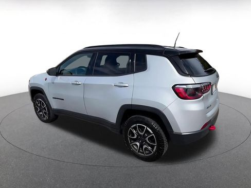 Used 2025 Jeep Compass Trailhawk image 10