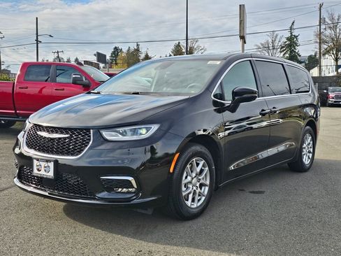 New 2026 Chrysler Pacifica Select image 5