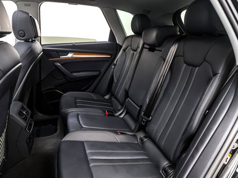 Used 2024 Audi Q5 e Premium Plus image 7