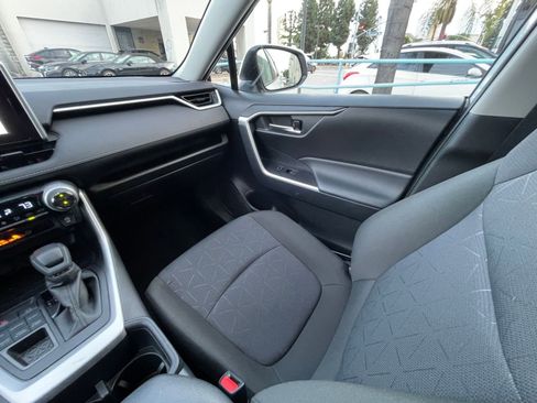 Used 2025 Toyota RAV4 XLE image 37
