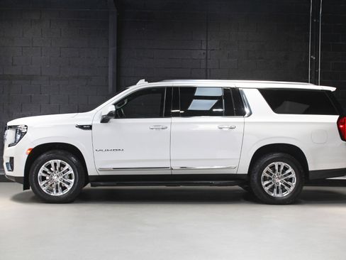 Used 2022 GMC Yukon XL SLT w/ SLT Premium Package AWD/4WD image 3