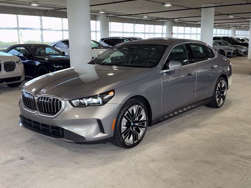 Used 2025 BMW 530i RWD image 4