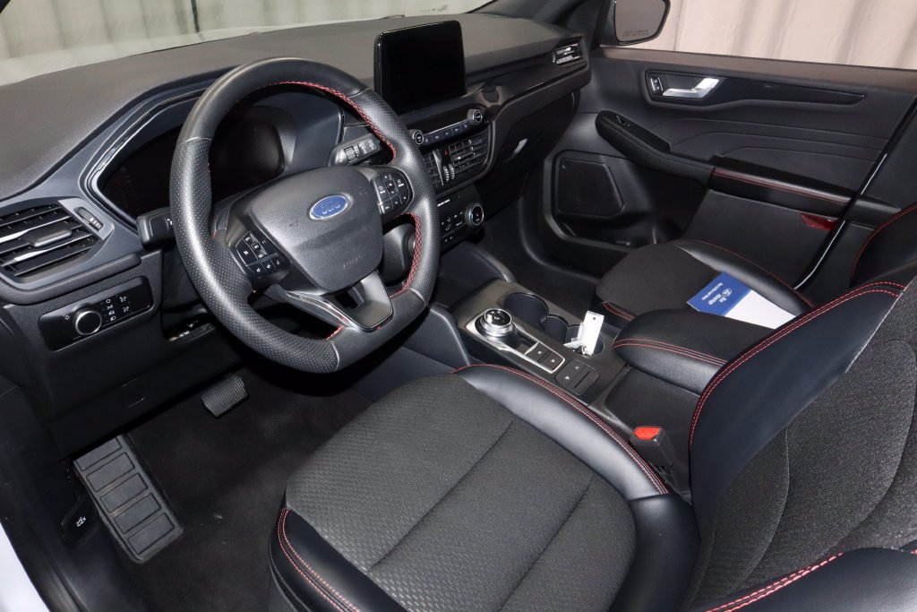 Certified 2025 Ford Escape ST-Line AWD/4WD image 24