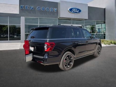 Used 2023 Ford Expedition Limited image 4