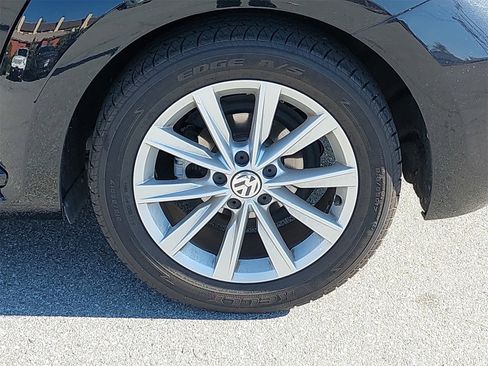 Used 2018 Volkswagen Beetle 2.0T S w/ Style & Comfort Package For S image 10