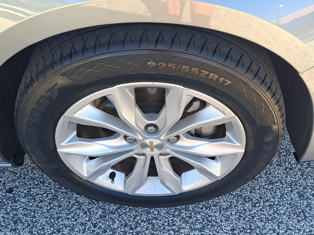 Used 2025 Chevrolet Malibu LT FWD image 9