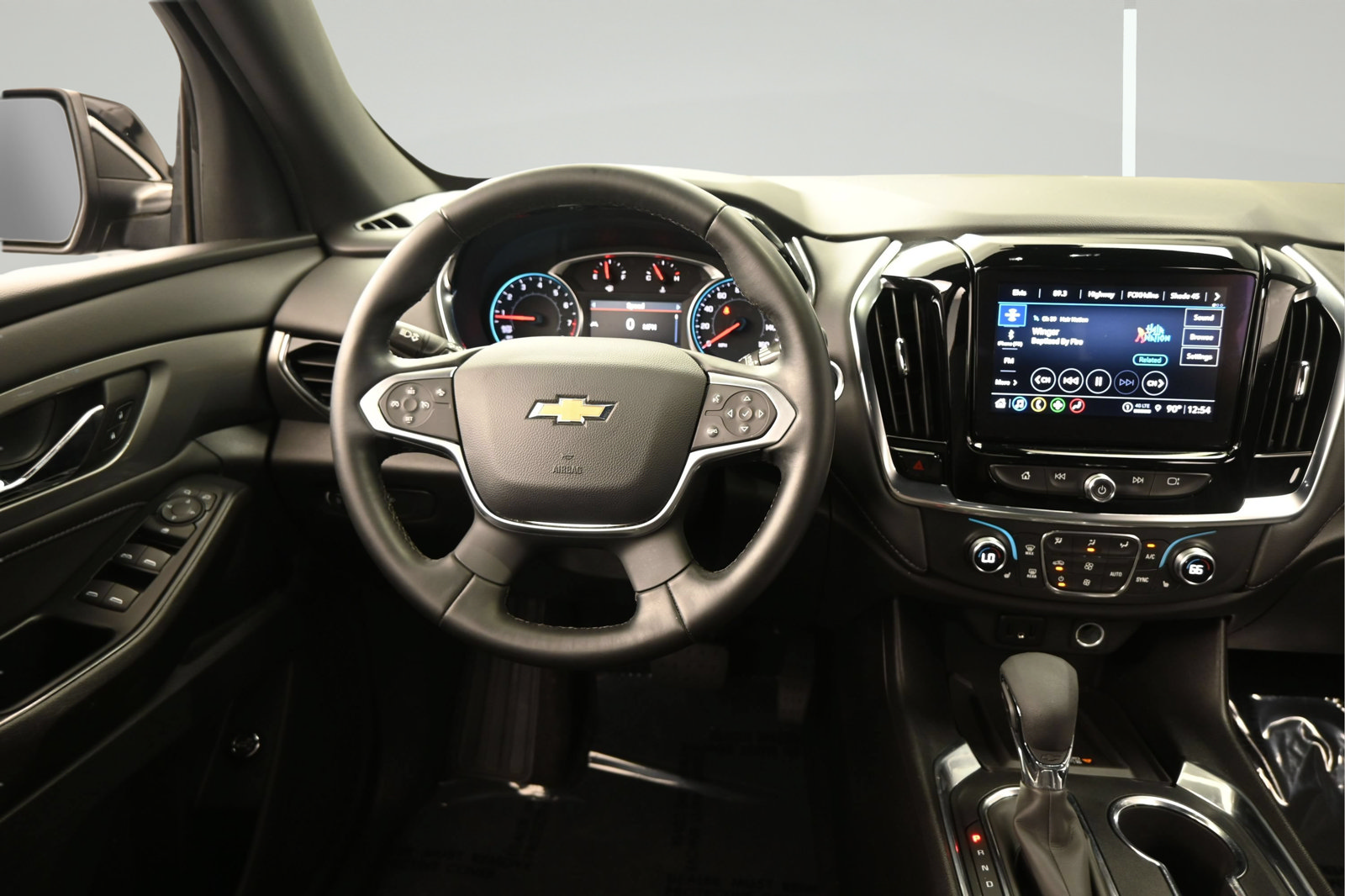 Used 2023 Chevrolet Traverse LT FWD image 12