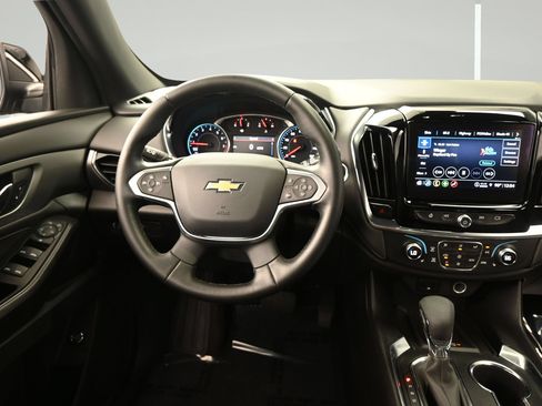 Used 2023 Chevrolet Traverse LT FWD image 12