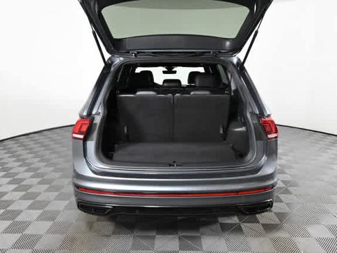 Used 2023 Volkswagen Tiguan SE R-Line image 9