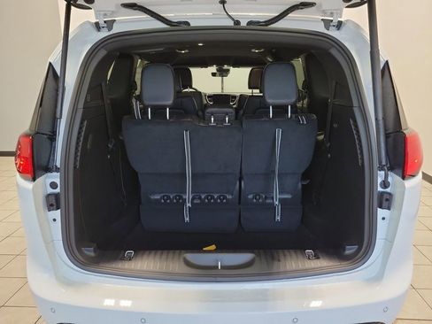 New 2026 Chrysler Voyager LX image 7