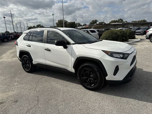 Used 2019 Toyota RAV4 LE image 2
