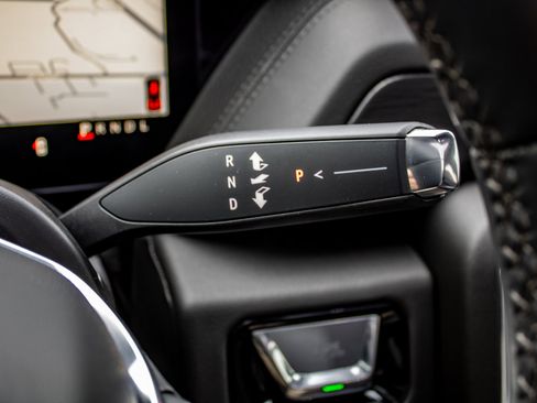 Used 2025 GMC Yukon XL Denali w/ Sun & Power Step Package image 29