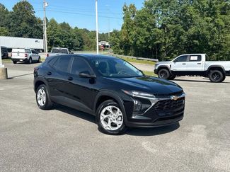Used 2025 Chevrolet Trax LS w/ LS Convenience Package FWD video 2