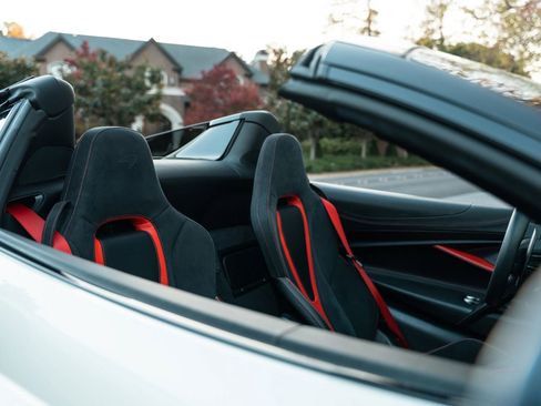 Used 2021 McLaren 720S Spider image 5