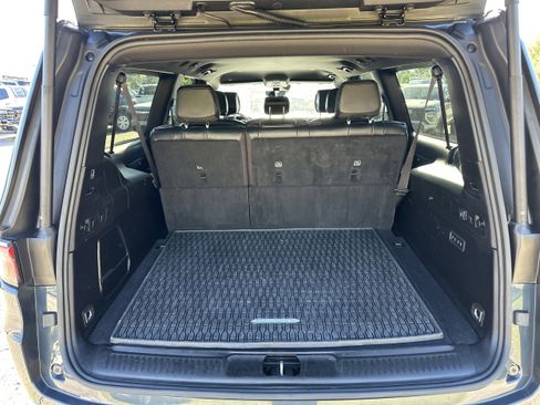 Used 2024 Jeep Wagoneer L Series II w/ Flexible Seating Group RWD image 18