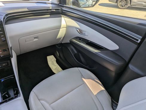 Used 2022 Hyundai Tucson SEL w/ Convenience + Premium Package FWD image 17
