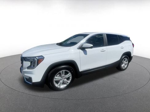 Used 2024 GMC Terrain SLE image 8