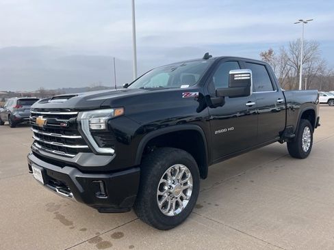 Used 2025 Chevrolet Silverado 2500 LT w/ Z71 Chrome Sport Edition image 11