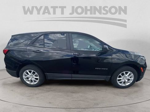 Used 2024 Chevrolet Equinox LS w/ LS Convenience Package AWD/4WD image 11