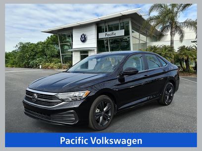 Used 2022 Volkswagen Jetta SE w/ Panoramic Sunroof Package