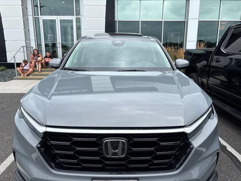 Used 2024 Honda CR-V EX-L image 3