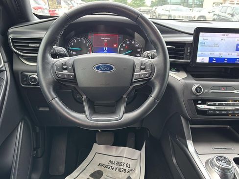 Used 2020 Ford Explorer XLT w/ Equipment Group 202A AWD/4WD image 8