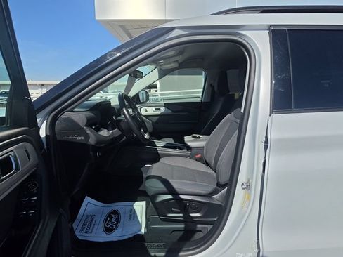 Used 2025 Ford Explorer Active AWD/4WD image 15