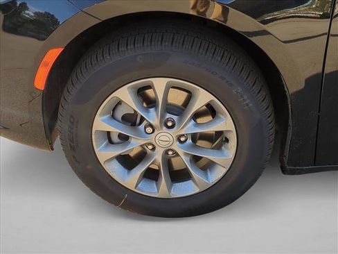 New 2026 Chrysler Pacifica Select image 10