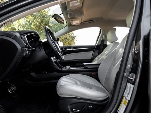 Used 2017 Ford Fusion Titanium image 45