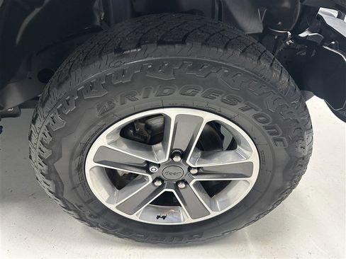 Used 2020 Jeep Wrangler Unlimited Sahara AWD/4WD image 14