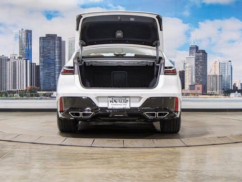 Used 2025 BMW 760i xDrive image 12