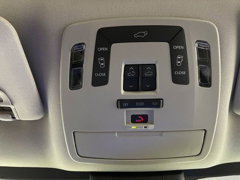 New 2026 Toyota Sienna XLE FWD image 29