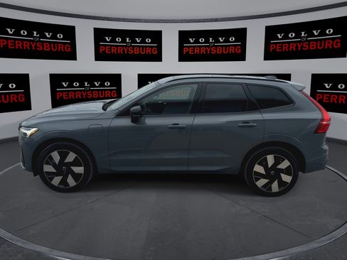 Used 2024 Volvo XC60 T8 Plus w/ Climate Package image 5