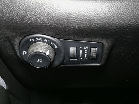 Used 2023 Jeep Compass Latitude w/ Convenience Group AWD/4WD image 34