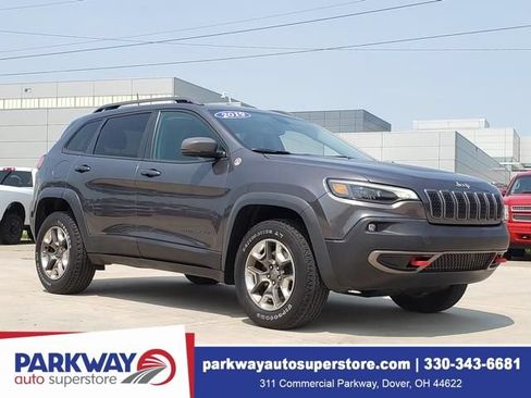 Used 2019 Jeep Cherokee Trailhawk w/ Cold Weather Group AWD/4WD image 1