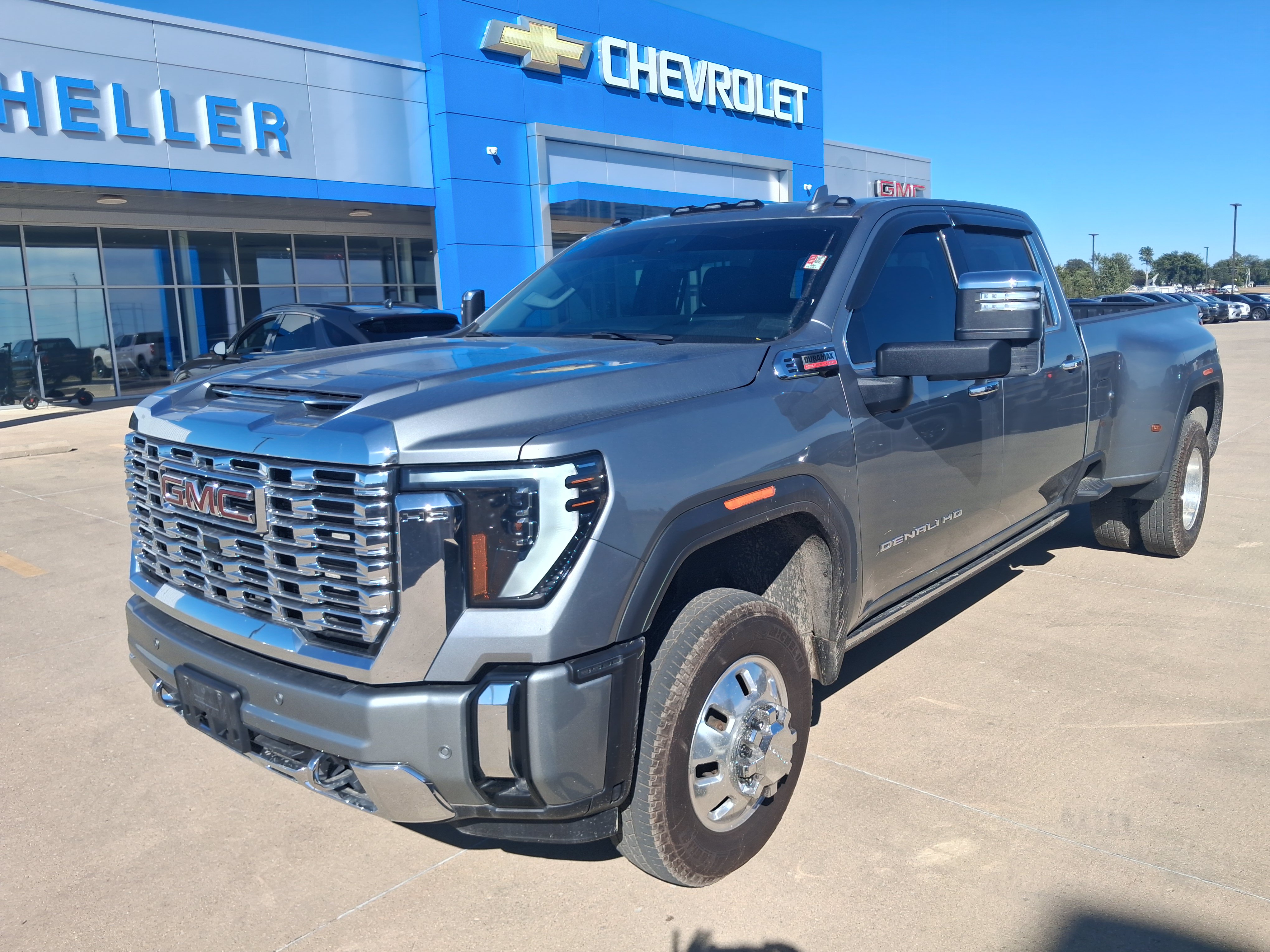 Used 2025 GMC Sierra 3500 Denali w/ Denali Reserve Package AWD/4WD image 3