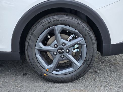 New 2026 Kia K4 LXS FWD image 17