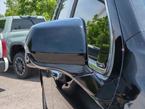 Used 2021 GMC Yukon Denali AWD/4WD image 12