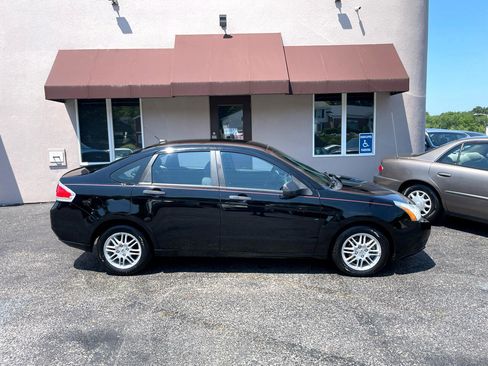 Used 2010 Ford Focus SE image 3