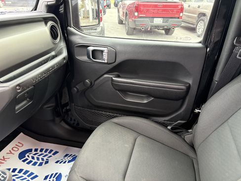 Used 2019 Jeep Wrangler Sport image 19