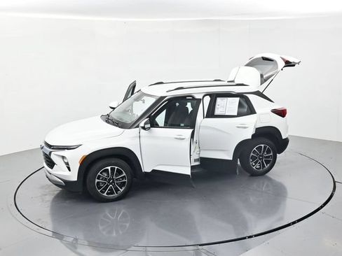 Used 2024 Chevrolet TrailBlazer LT FWD image 48