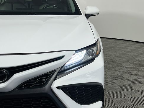 Used 2022 Toyota Camry SE image 12