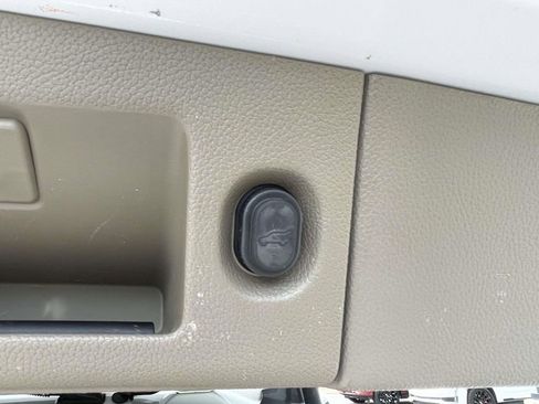 Used 2019 GMC Yukon SLT w/ Graphite Performance Edition RWD image 11
