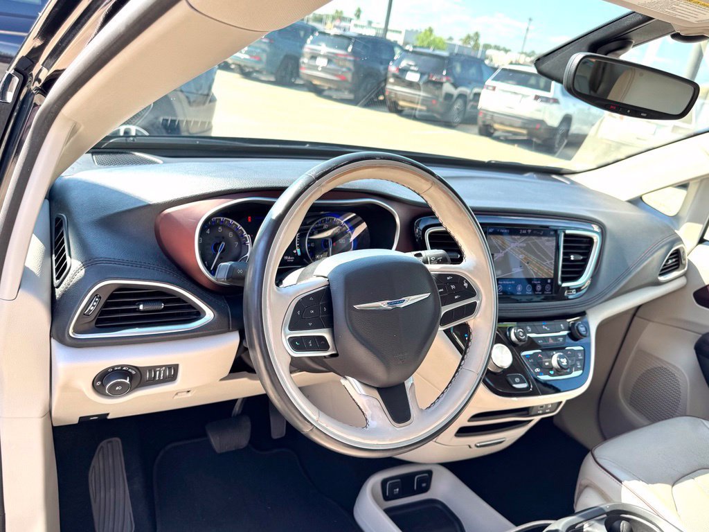 Used 2020 Chrysler Pacifica Limited FWD image 12