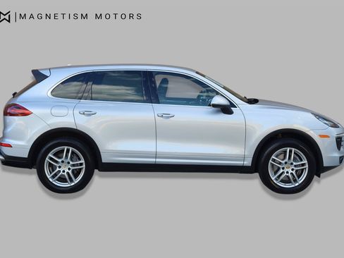 Used 2016 Porsche Cayenne AWD/4WD image 2
