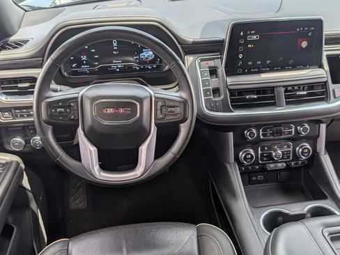Used 2024 GMC Yukon SLT w/ SLT Luxury Package RWD image 16