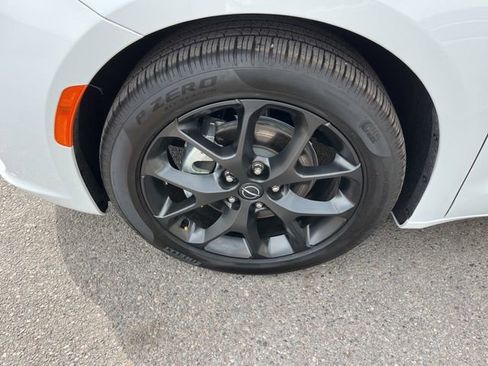 Used 2026 Chrysler Pacifica Limited w/ S Appearance Package FWD image 18
