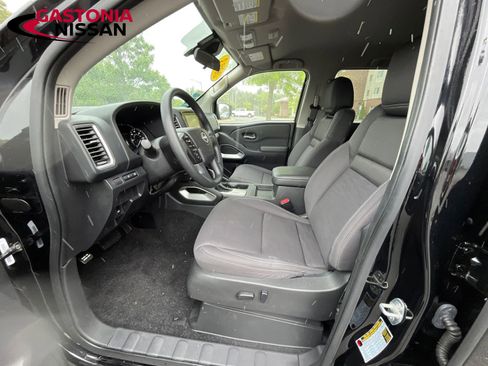 Used 2023 Nissan Frontier SV image 21